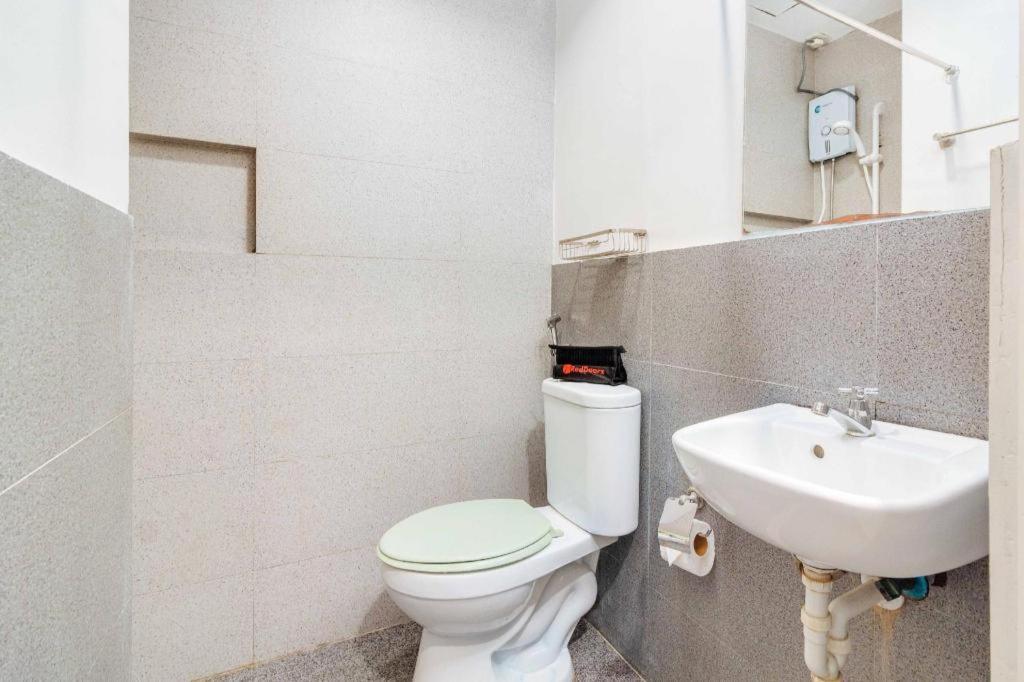 ホテル レッドドアーズ ニア セブ メトロポリタン カテドラル セブ市 エクステリア 写真