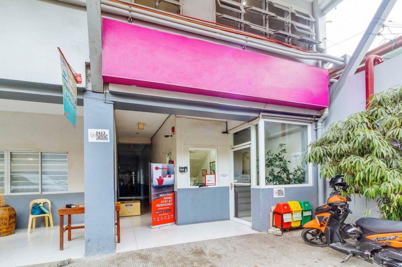 ホテル レッドドアーズ ニア セブ メトロポリタン カテドラル セブ市 エクステリア 写真