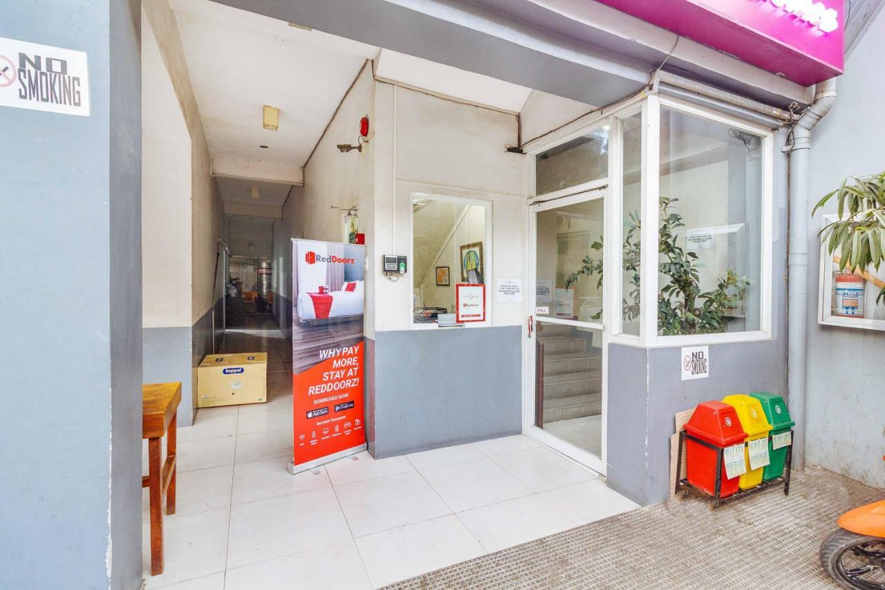 ホテル レッドドアーズ ニア セブ メトロポリタン カテドラル セブ市 エクステリア 写真